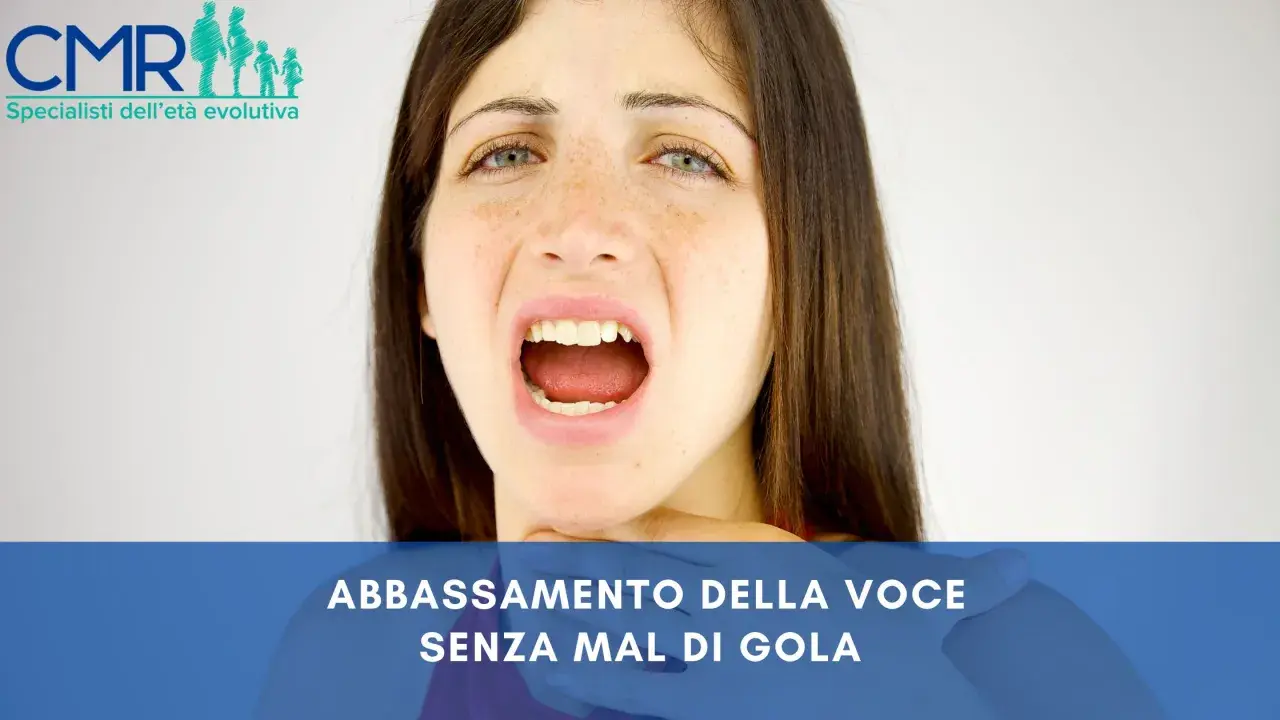 Ragazza con bocca spalancata, che sembra parlare a voce alta. Sotto, la scritta "ABBASSAMENTO DELLA VOCE SENZA MAL DI GOLA".