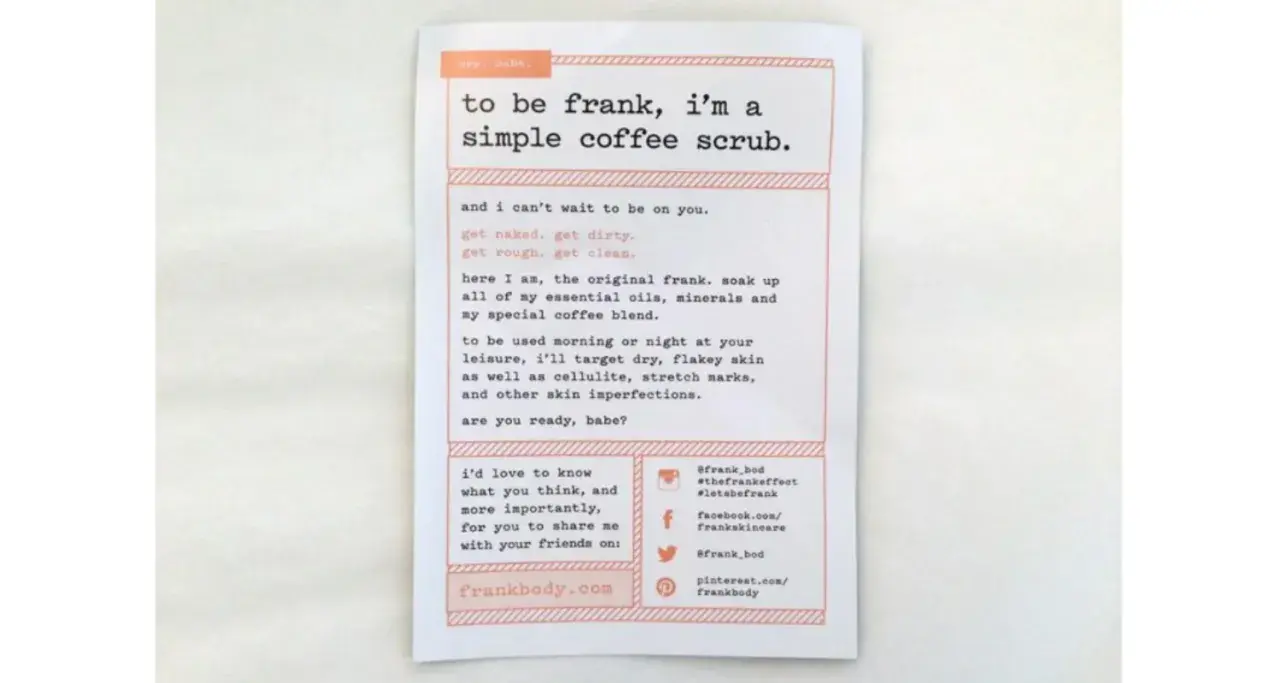 Un foglietto con frasi di saluto e ringraziamento per un caffè scrub. Invita a provare il prodotto per una pelle liscia e perfetta.