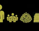 Icone di persone con cravatta, da una a molte, che rappresentano la crescita del team e l'aumento dello stipendio nel customer service.