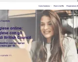 Donna sorridente partecipa a un corso di inglese online flessibile con insegnanti British Council. Impara l'inglese con lezioni dal vivo, gruppi o private.