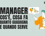 Un uomo con giacca arancione, un site manager, illustra grafici e statistiche. Testo: "Manager: cos'è, cosa fa, quanto guadagna e quando serve".