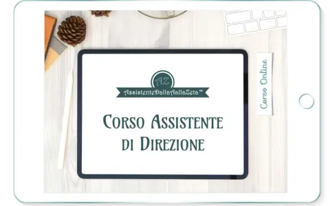 Tablet con "Corso Assistente di Direzione" e logo "Assistente Dalla Zeta".
