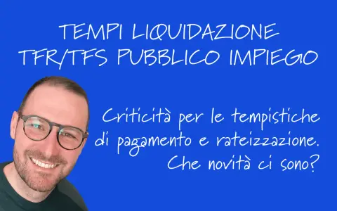 Uomo sorridente con occhiali su sfondo blu. Testo: "Tempi liquidazione TFR/TFS pubblico impiego. Criticità per le tempistiche di pagamento e rateizzazione. Che novità ci sono?".