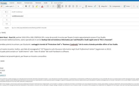 Email di Mario Rossi a Avv. Verdi per fissare un appuntamento. Le frasi di presentazione evidenziano i servizi di Backup Dati e Sicurezza Informatica offerti da Rossi Srl.