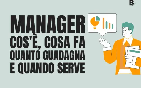 Un uomo con giacca arancione, un site manager, illustra grafici e statistiche. Testo: "Manager: cos'è, cosa fa, quanto guadagna e quando serve".