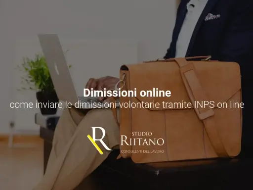 Uomo con laptop e borsa in pelle impara come dare le dimissioni online tramite INPS.